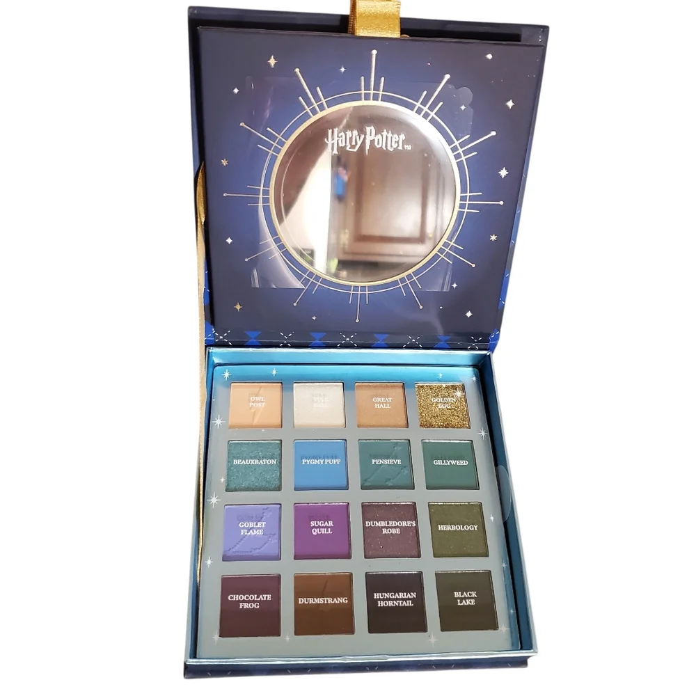 Profusion‎ Cosmetics Harry Potter Holiday Christmas at Hogwarts 16 Shade Palette